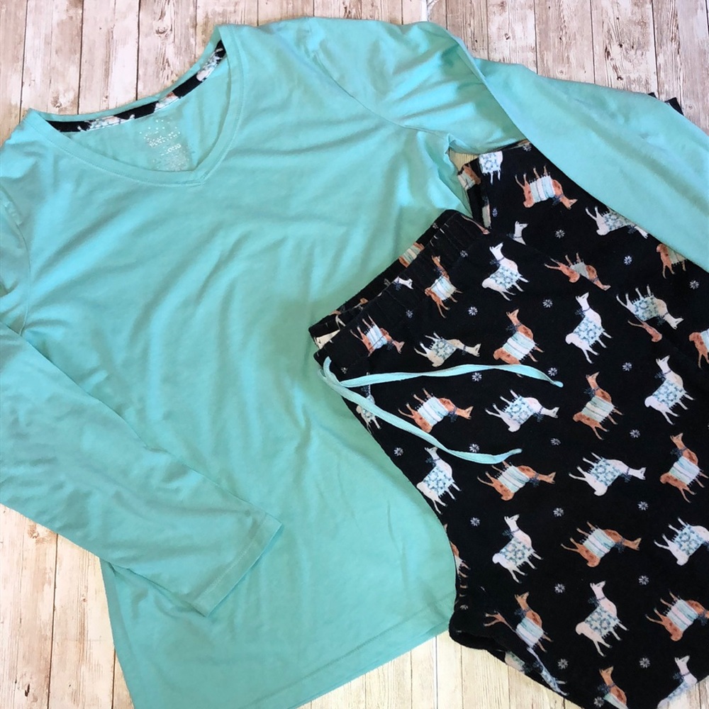 “Sonoma” 2pc pajamas; knit v-neck top & llama print flannel bottoms, sz L Long